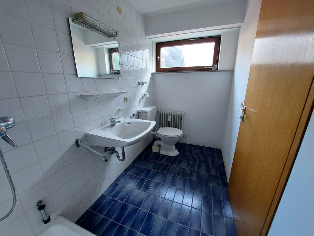 Tageslichtbad neben dem Hobbyraum